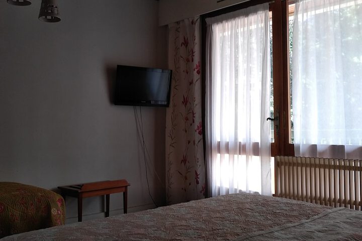 Room 4 of 18