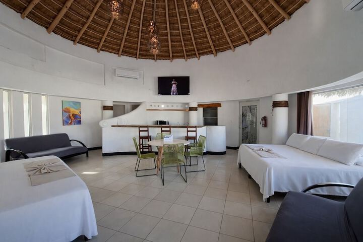Exterior of Hotel Villa Capricho