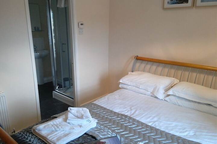 Room 10 of 27