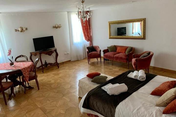 Room 17 of 30