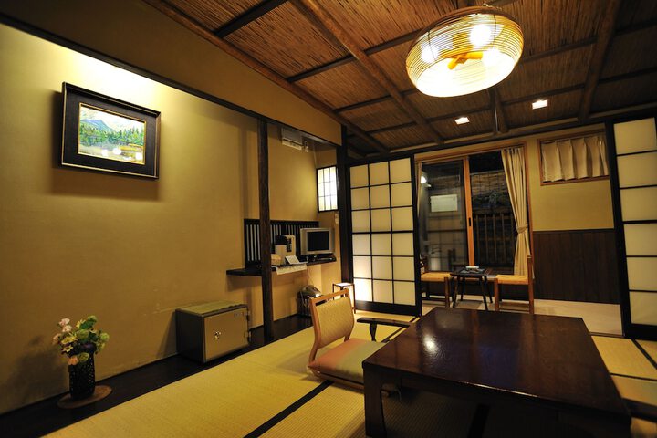 Room 9 of 128