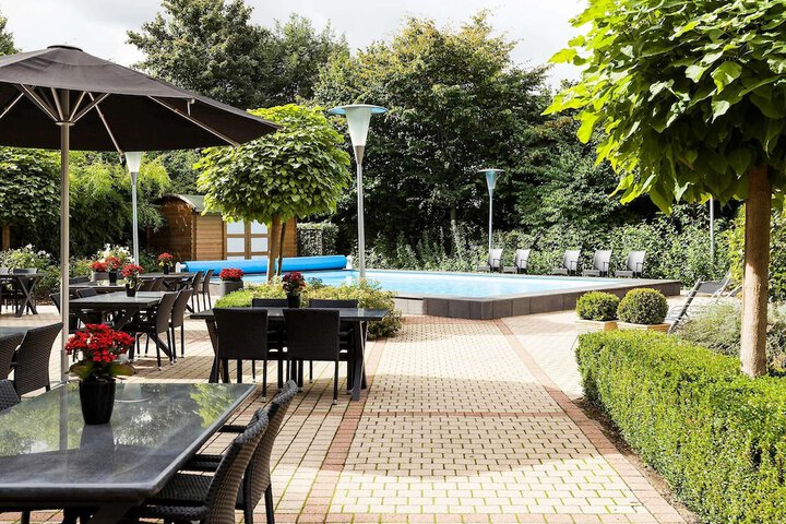 Hotel with Pool