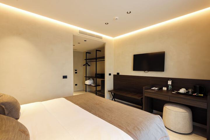 Room 9 of 63