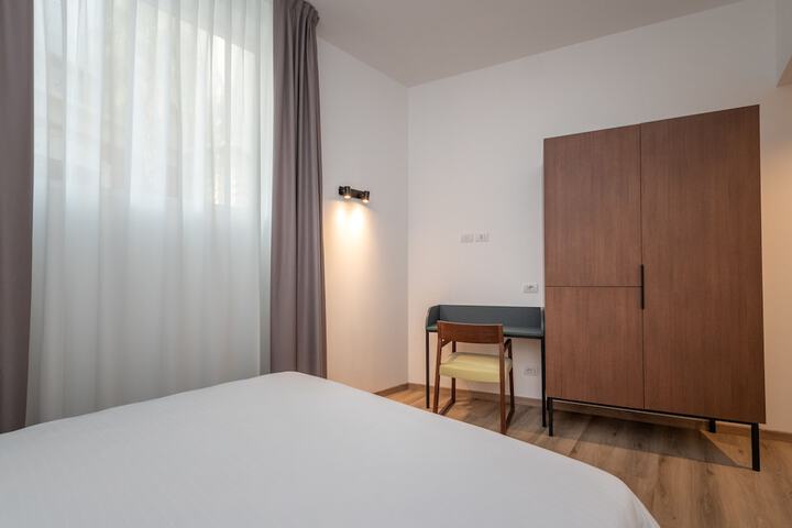 Room 8 of 50