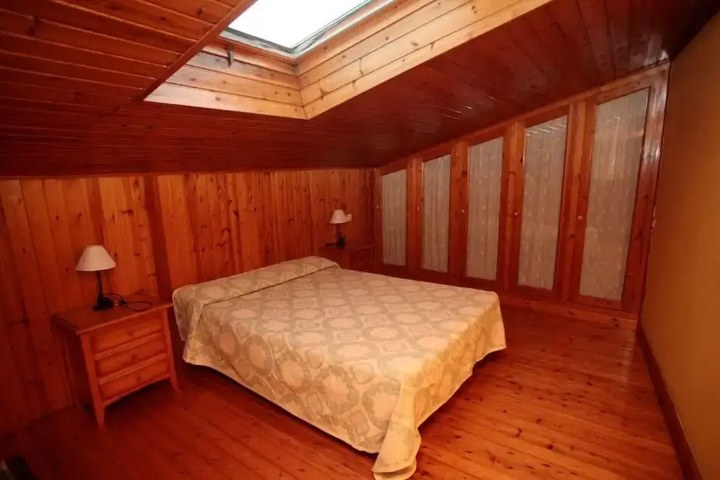 Room 2 of 6