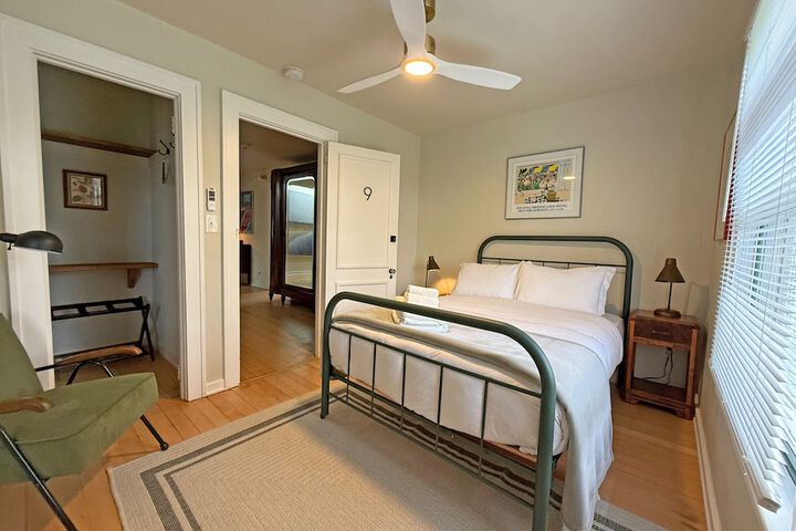 Room 32 of 62