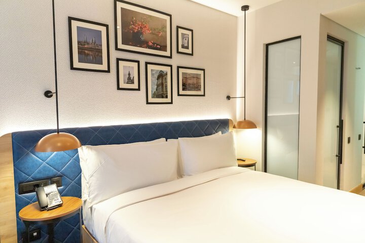 Room 17 of 62