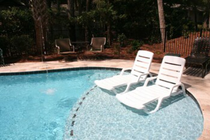 Pool 13 of 27