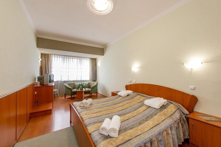 Room 12 of 48