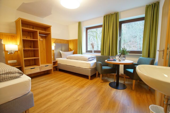 Room 6 of 74