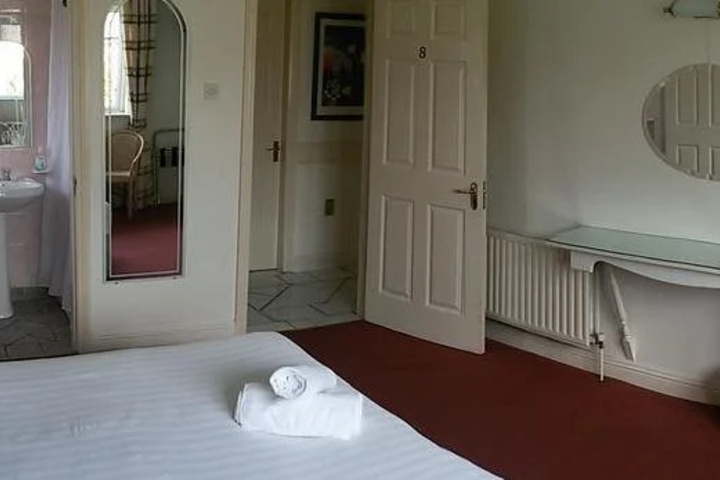 Room 3 of 16