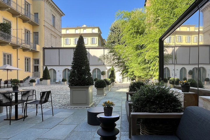 Hotel Exterior 75 of 82