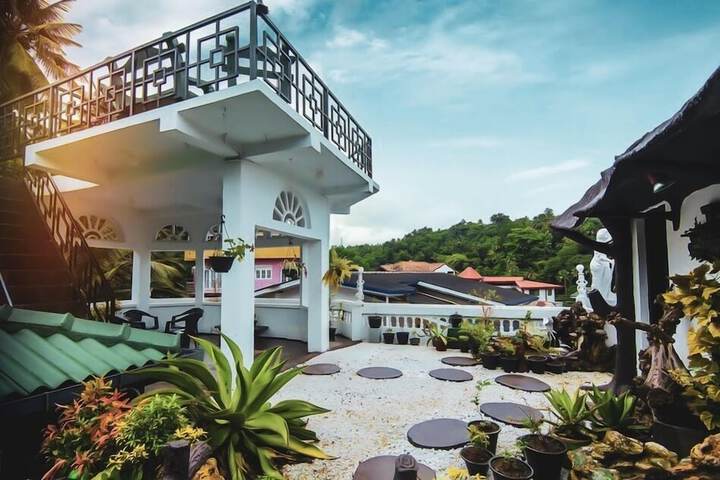 Hotel Exterior 4 of 38