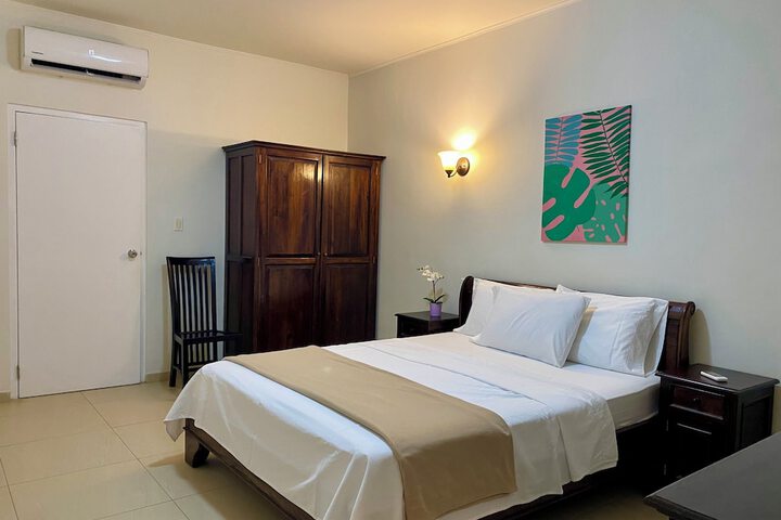 Room 8 of 38