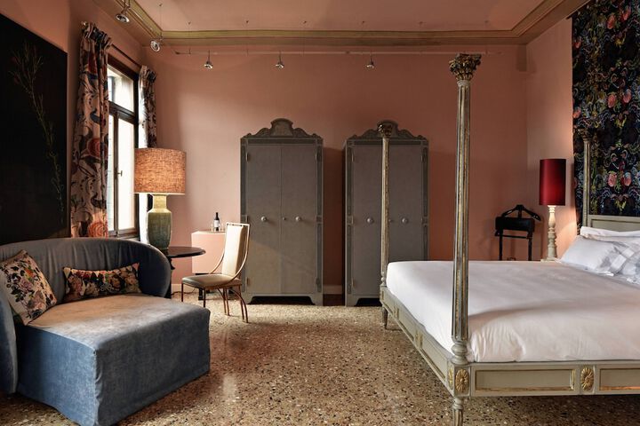 Room 20 of 63