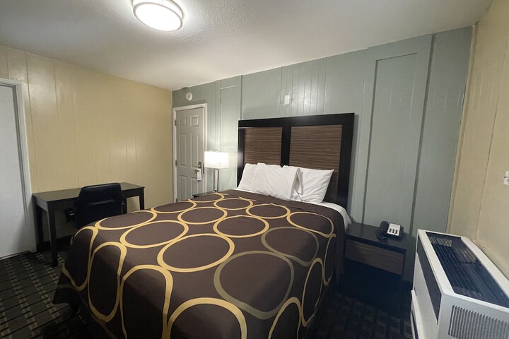 Basic 2 Queen Beds (4 of 7)