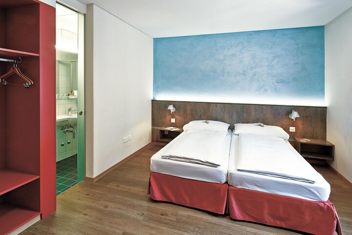 Room 42 of 58