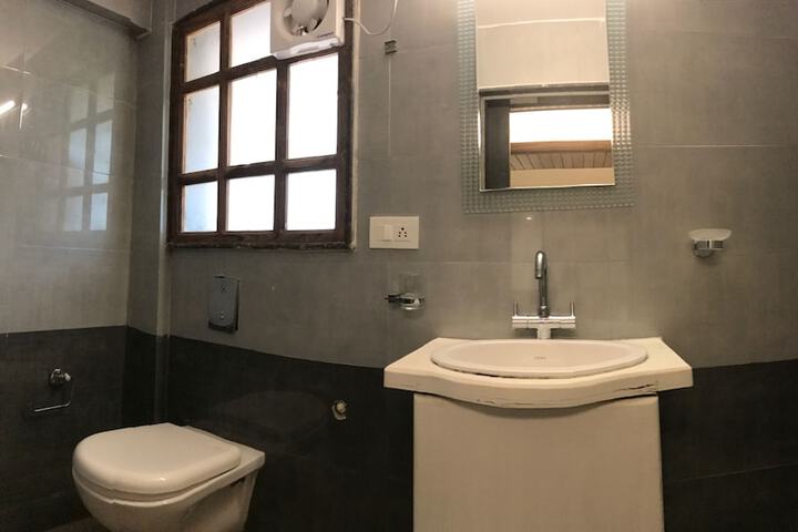 Room 16 of 16