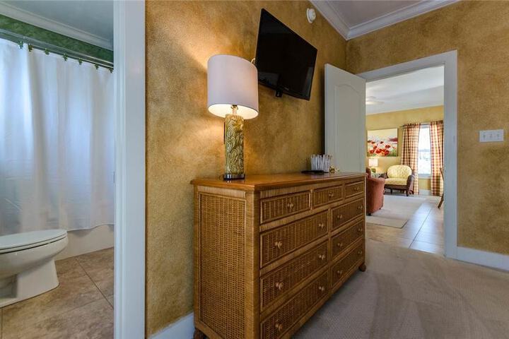Room 4 of 92