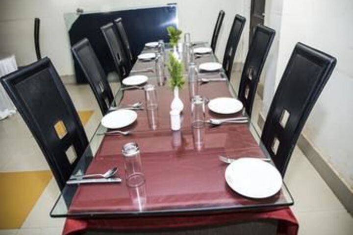 Dining 16 of 16