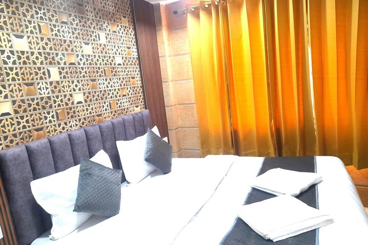 Room 15 of 32