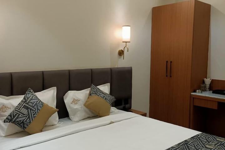 Room 5 of 30