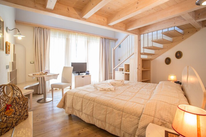 Room 3 of 44