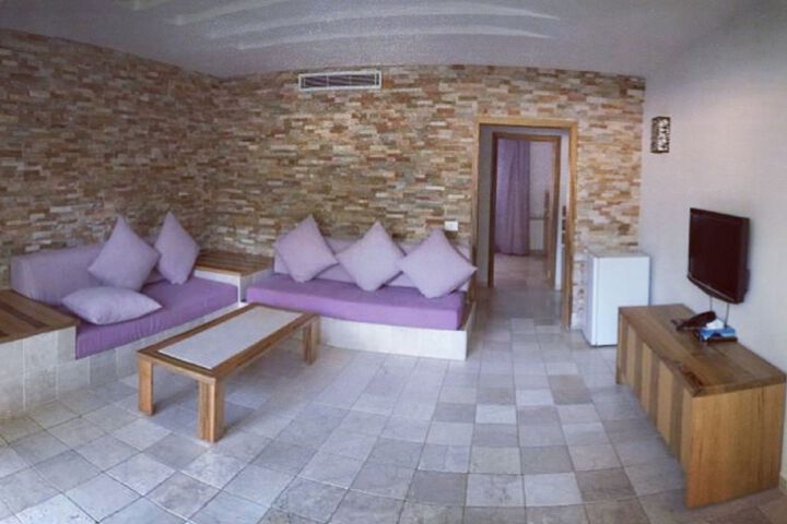 Room 15 of 42
