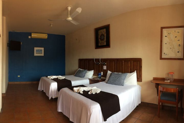 Room 7 of 33