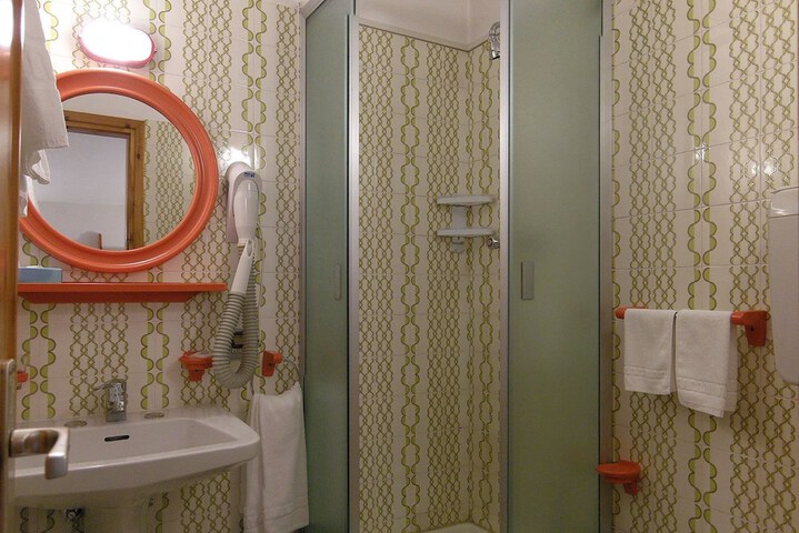 Room 31 of 63