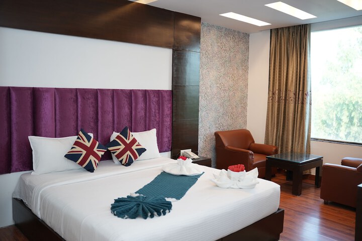 Room 16 of 34