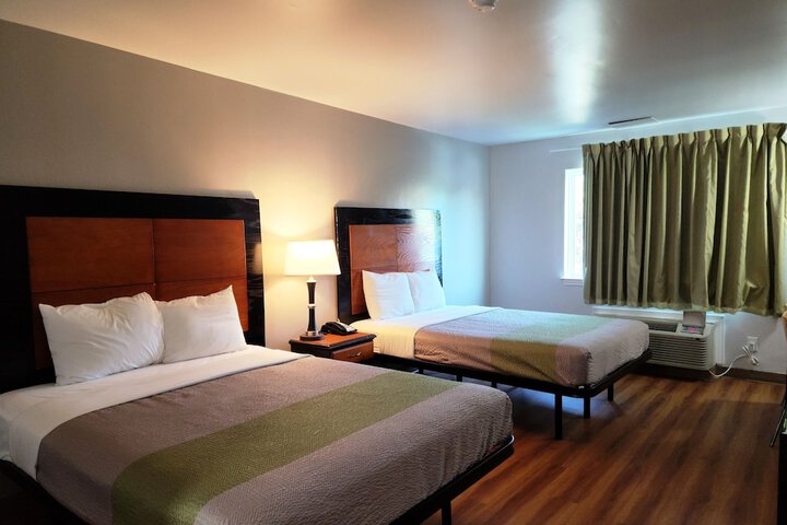 2 Queen Beds (2 of 15)