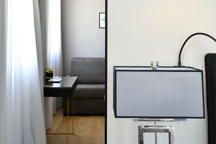 Room 33 of 90