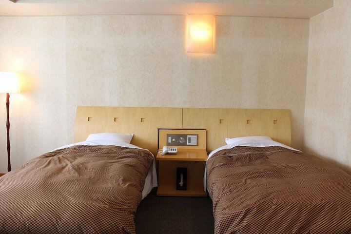 Room 6 of 52