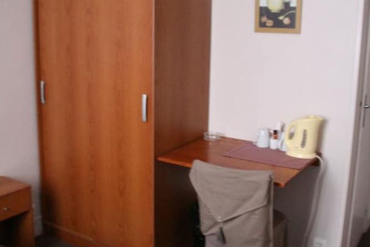 Room 16 of 27