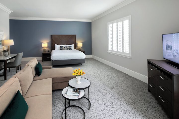 Classic King Bed (15 of 25)
