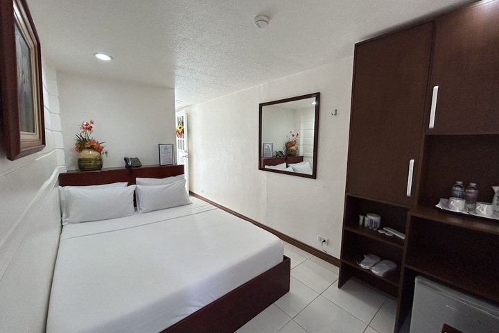 Room 16 of 49