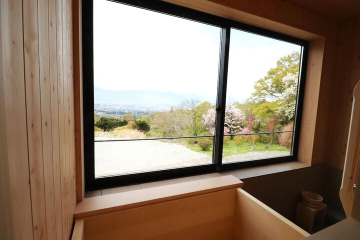 Room 28 of 107