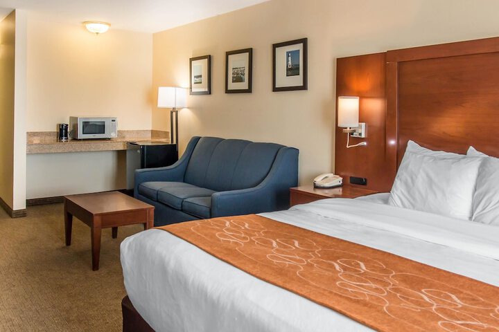 1 King Bed Suite Accessible (9 of 20)