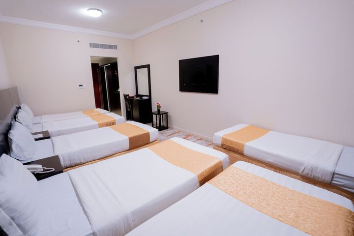 Room 33 of 49