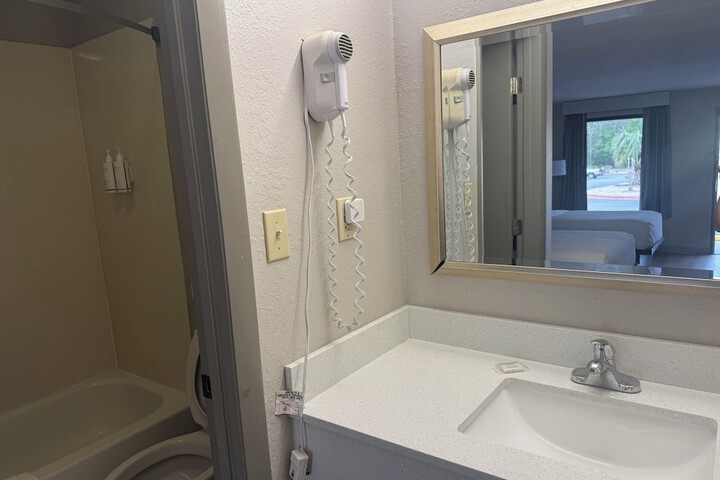 Room 16 of 24