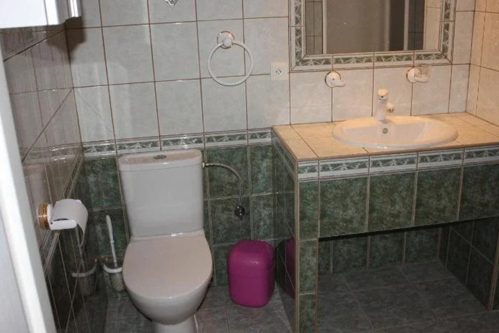 Room 7 of 27
