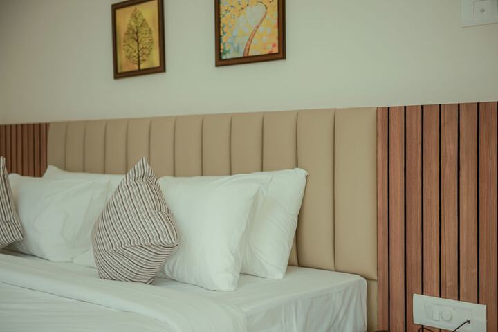 Room 8 of 32