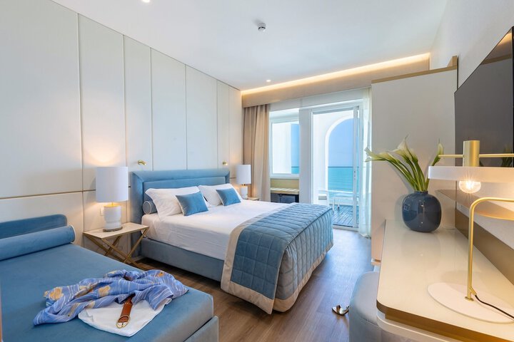 Room 42 of 145