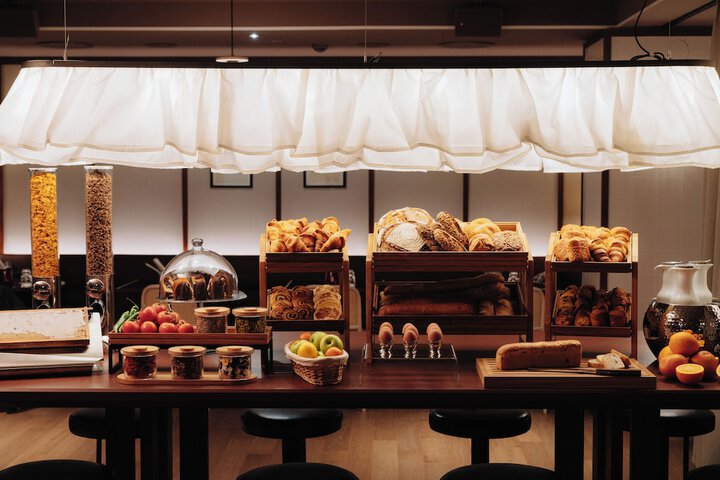 Breakfast/Coffee Service 60 of 82