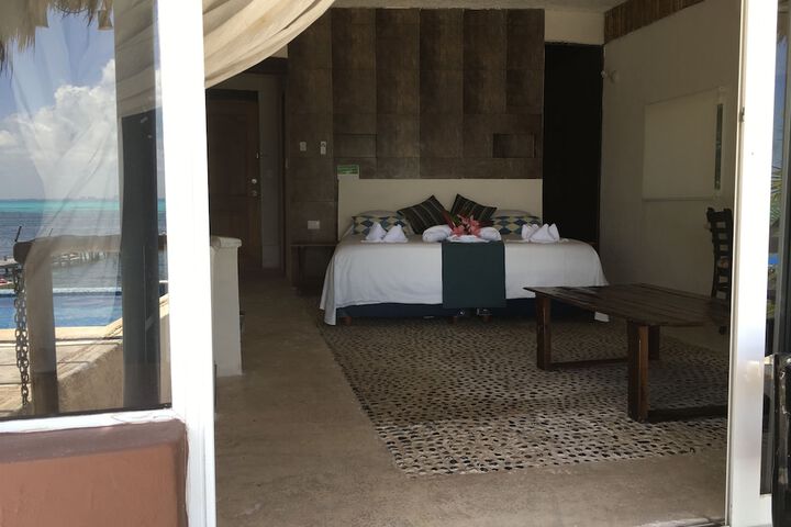 Room 9 of 102
