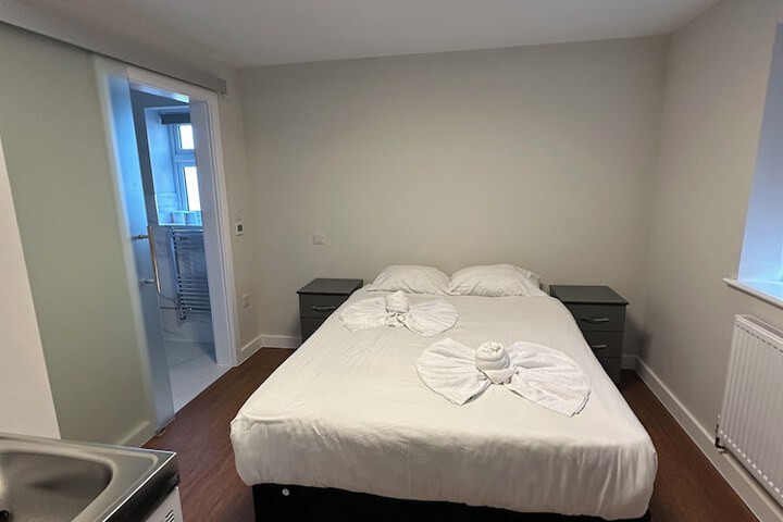 Room 4 of 13