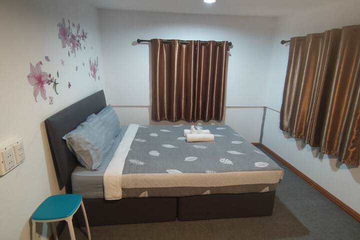 Room 9 of 30