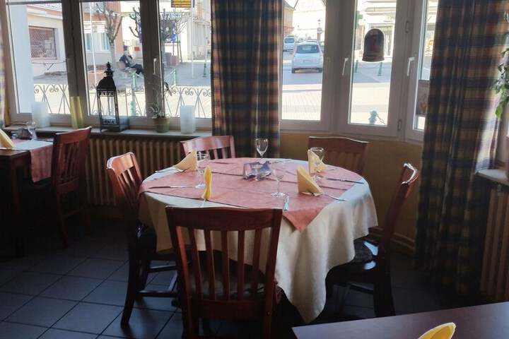 Dining 9 of 10