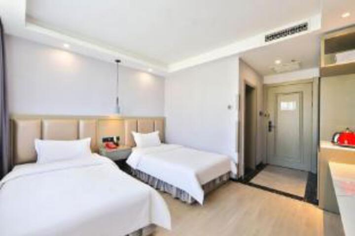 Room 6 of 6